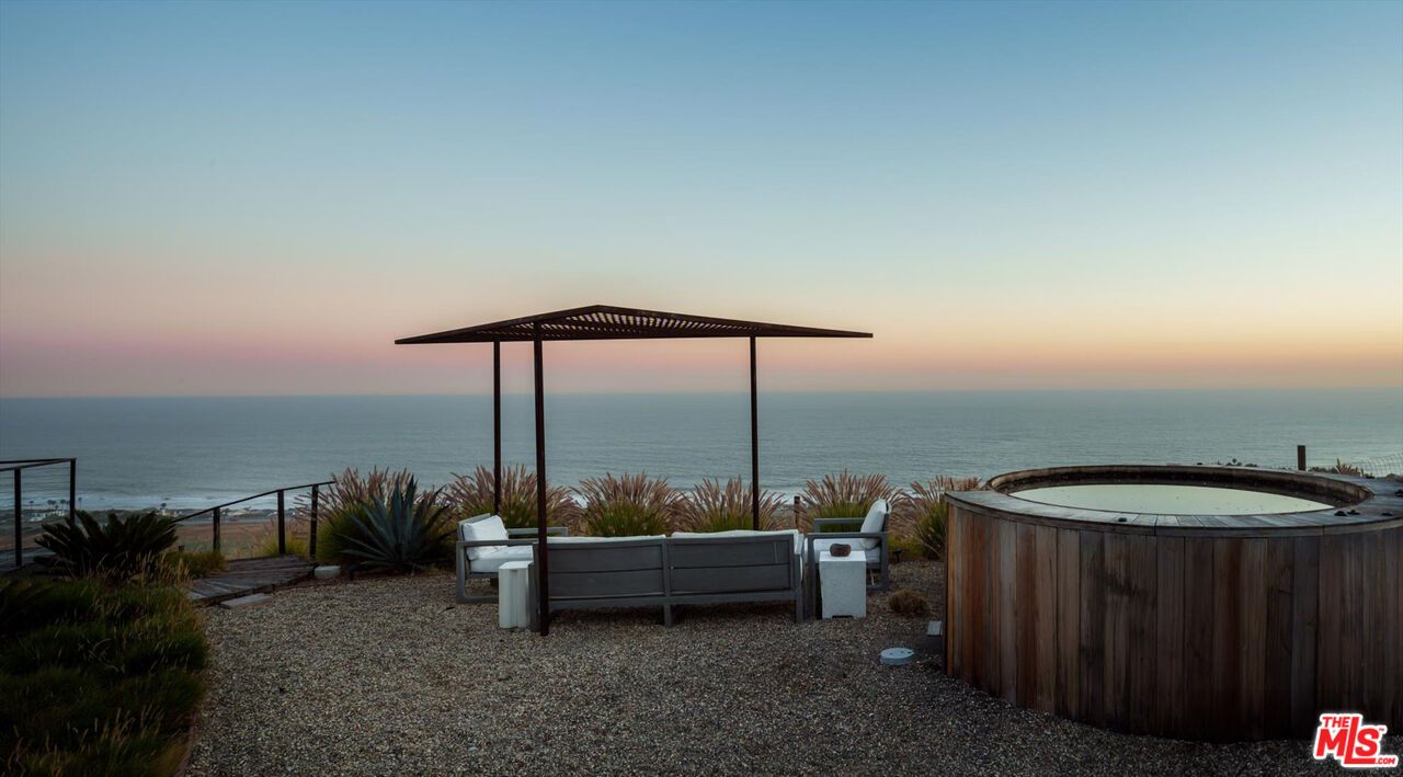 Exterior, Hot Tub, Water