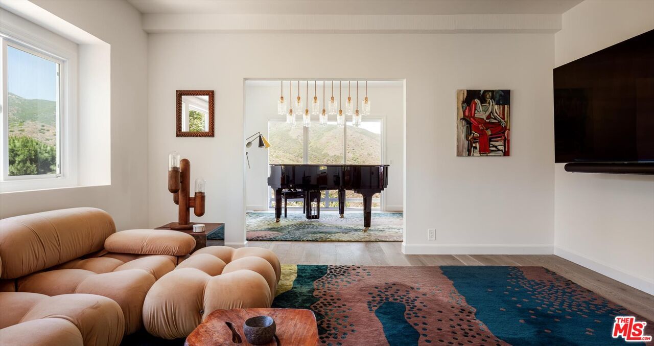 Interior, Living room, Pendant Lights, Piano, Wood Texture Flooring