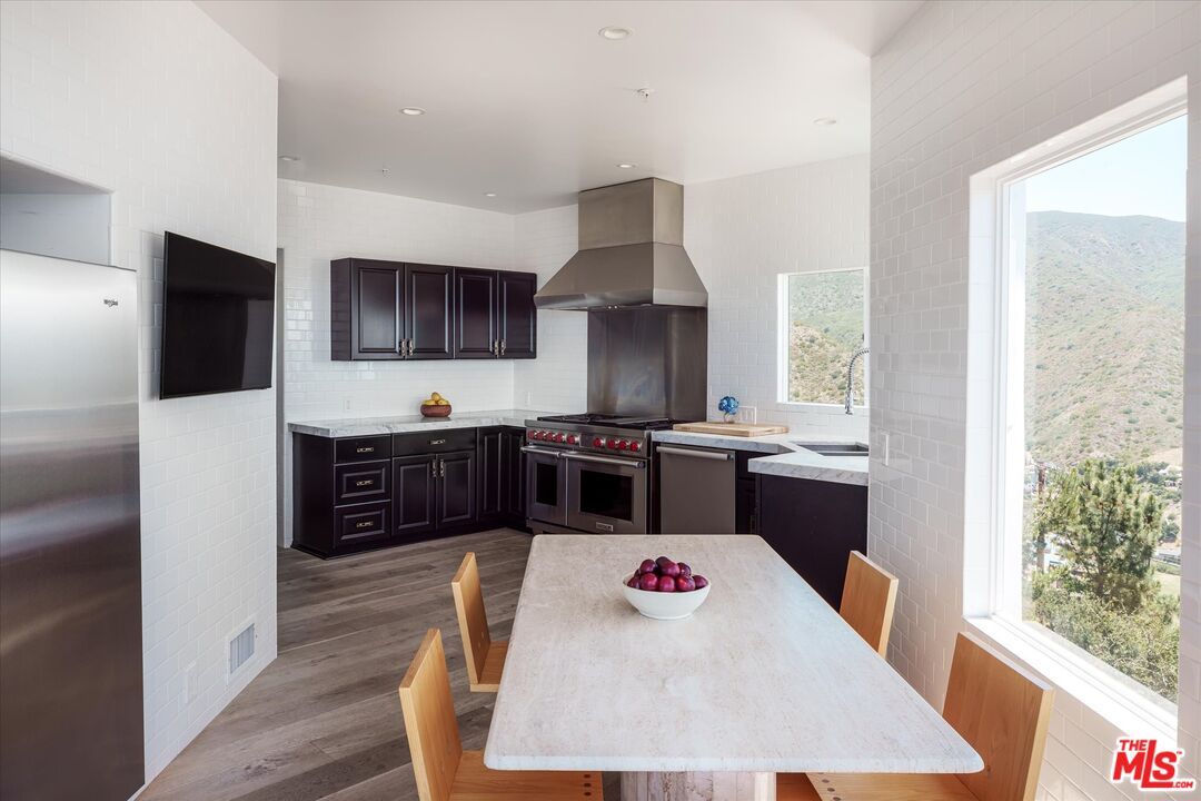 Dining room, Interior, Kitchen, Recessed Lighting, Stainless Steel Appliances, Wood Texture Flooring