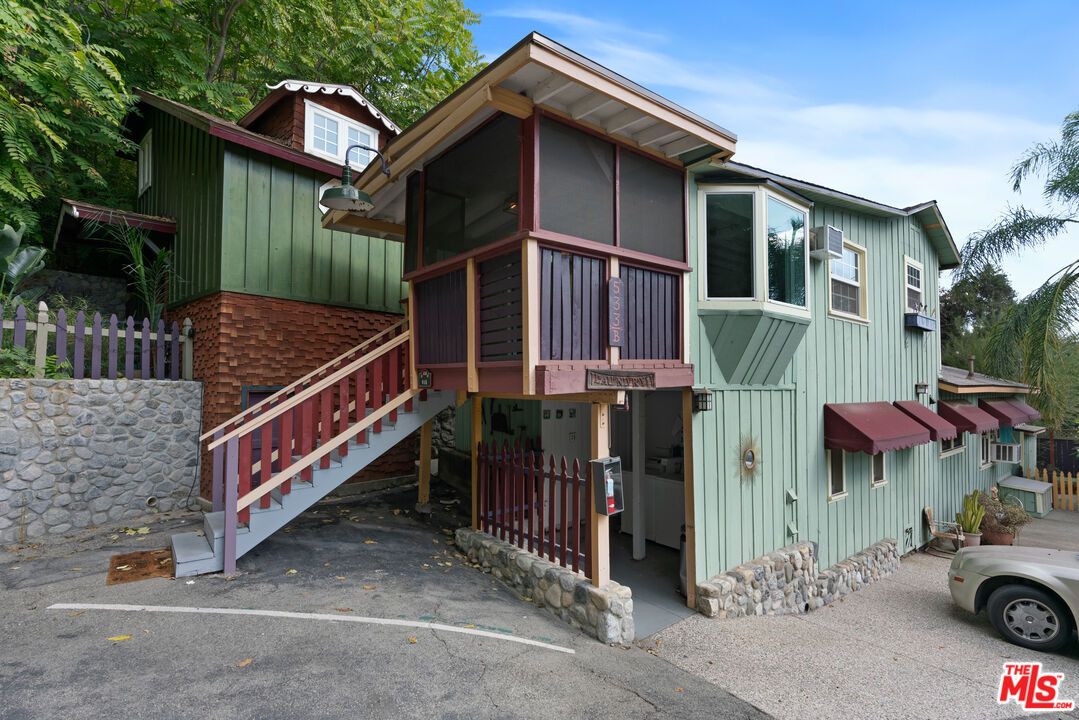 Exterior, Facade, None