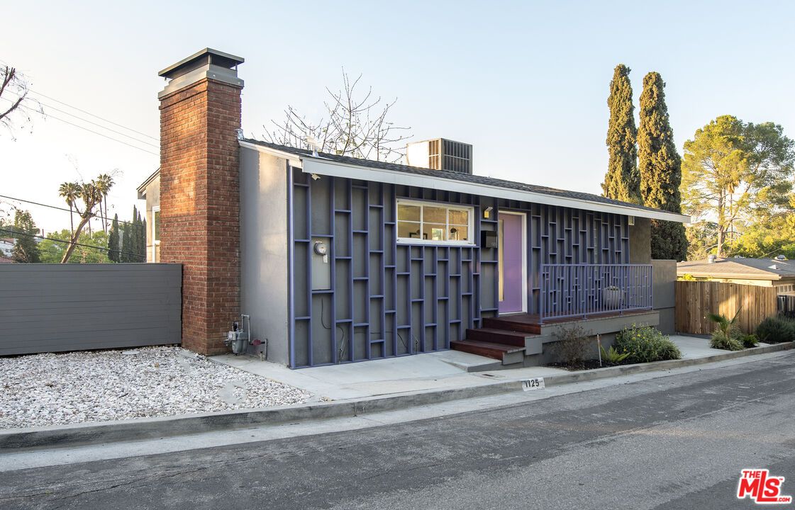 Exterior, Facade, Modern