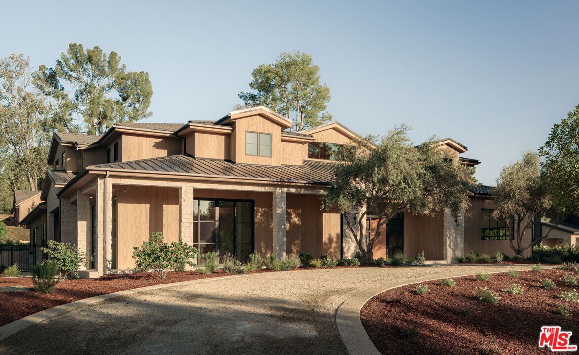 Exterior, Facade, Mediterranean