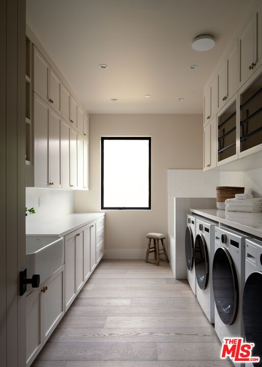 Interior, Recessed Lighting, Washer, Wood Texture Flooring