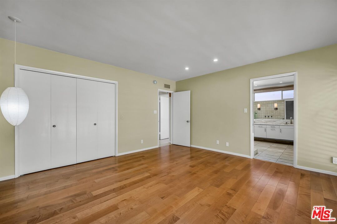 Empty room, Interior, Pendant Lights, Recessed Lighting, Wood Texture Flooring