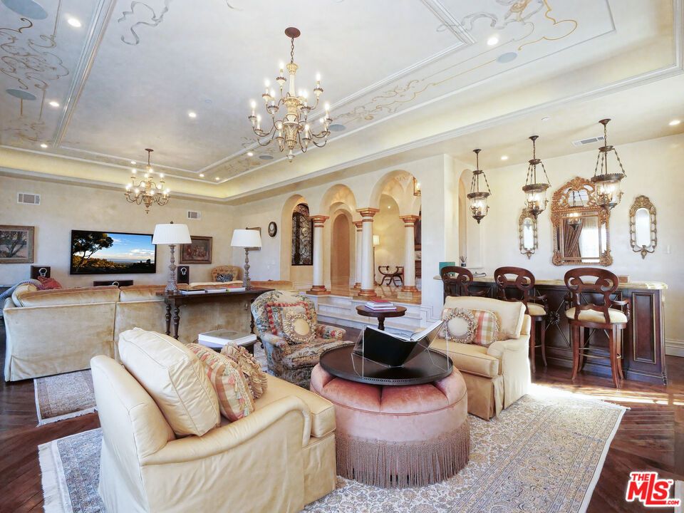 Chandelier, Dining room, Interior, Living room, Pendant Lights, Recessed Lighting, Wood Texture Flooring