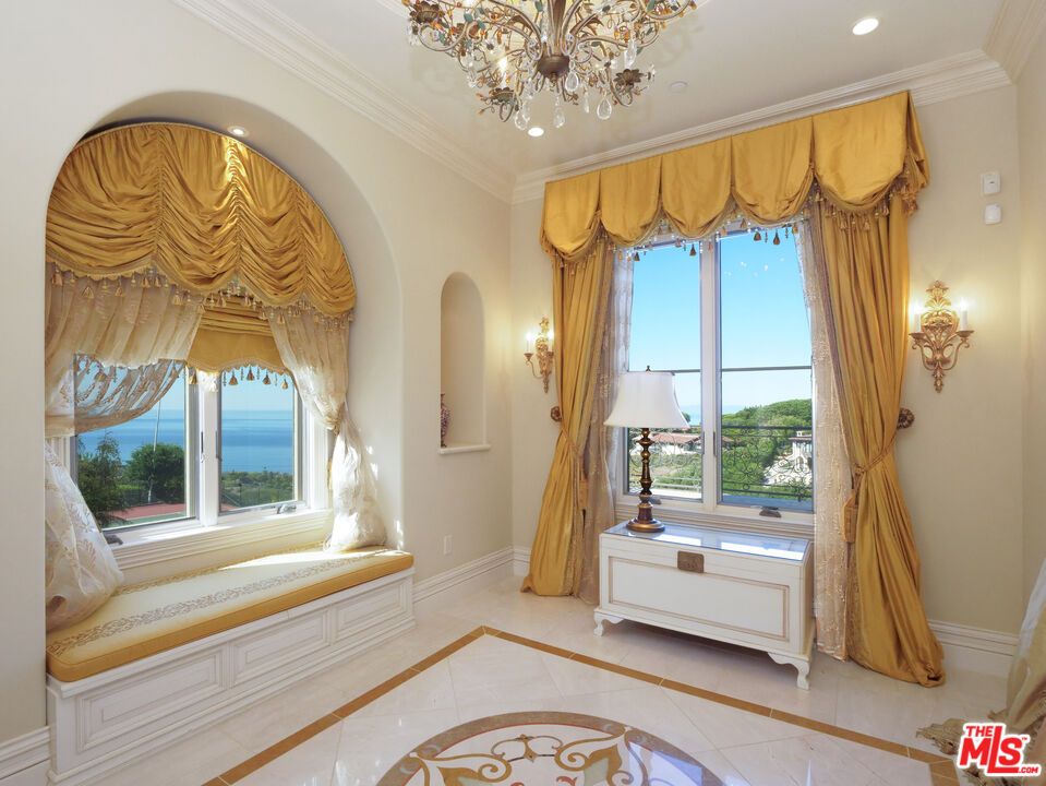 Chandelier, Interior, Recessed Lighting, Water