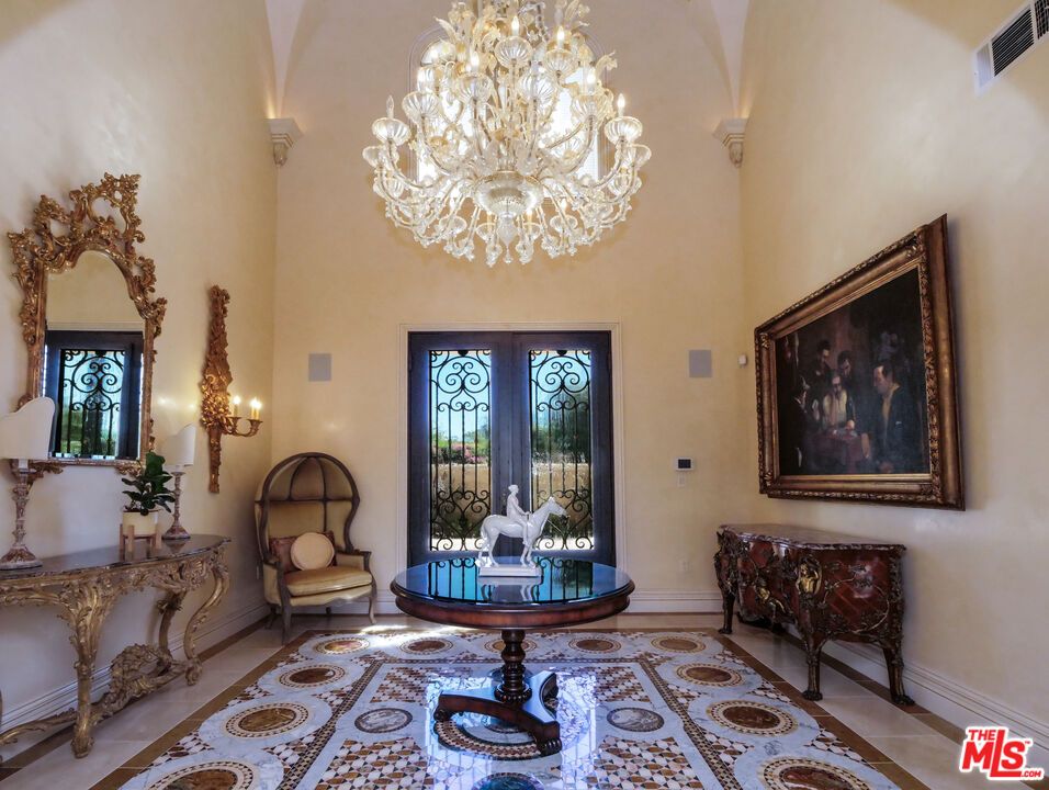 Chandelier, Interior