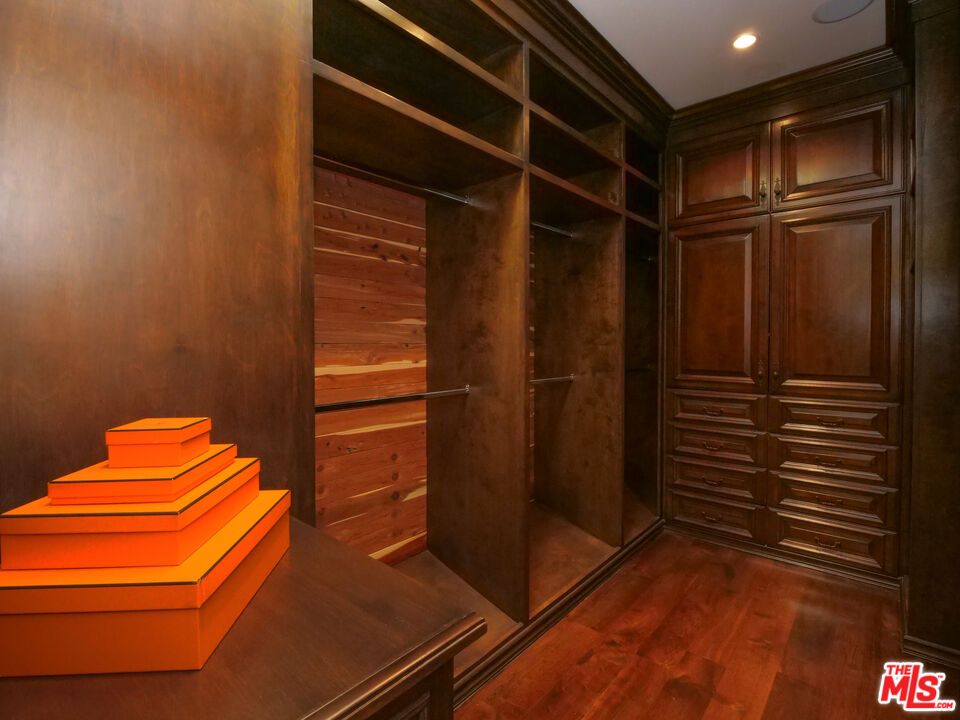 Interior, Recessed Lighting, Walk-in Closets, Wood Texture Flooring