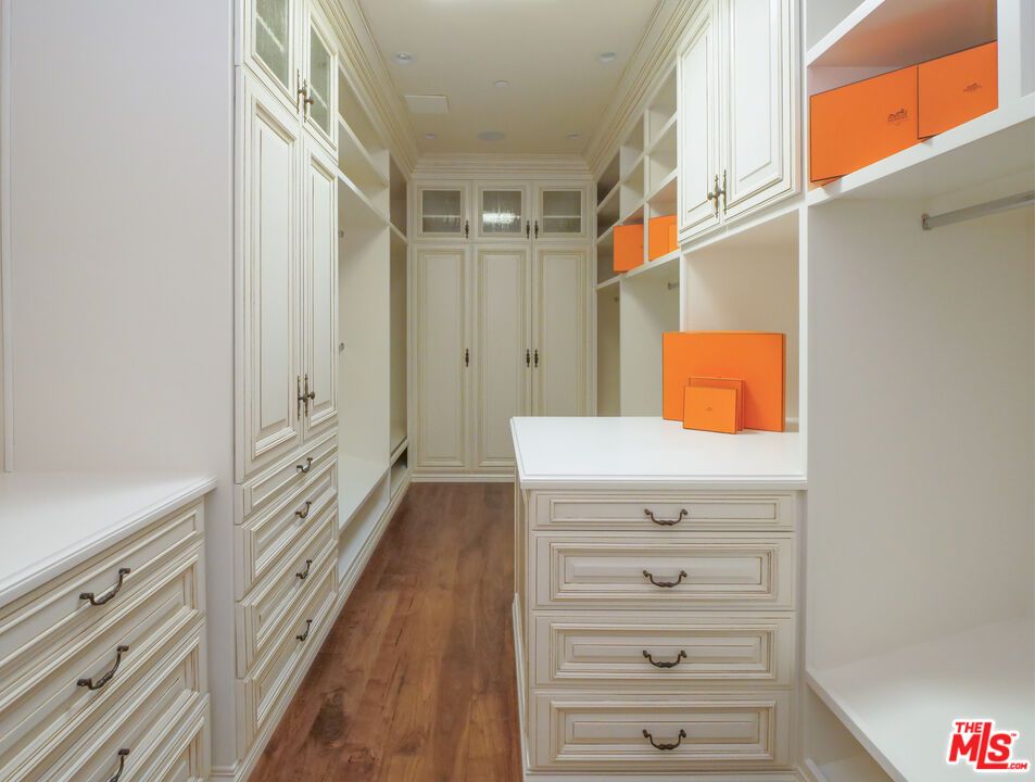 Interior, Recessed Lighting, Walk-in Closets, Wood Texture Flooring