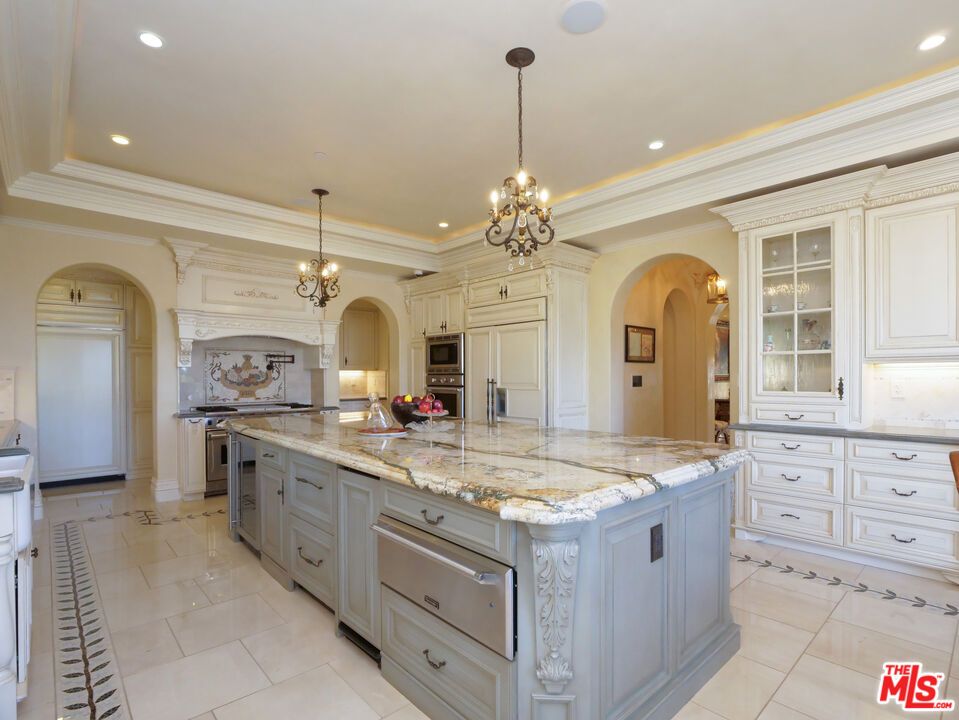 Chandelier, Interior, Kitchen, Pendant Lights, Recessed Lighting, Stainless Steel Appliances