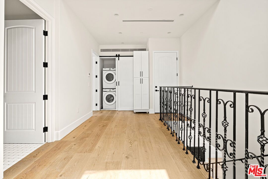 Interior, Recessed Lighting, Utility Closets, Washer, Wood Texture Flooring