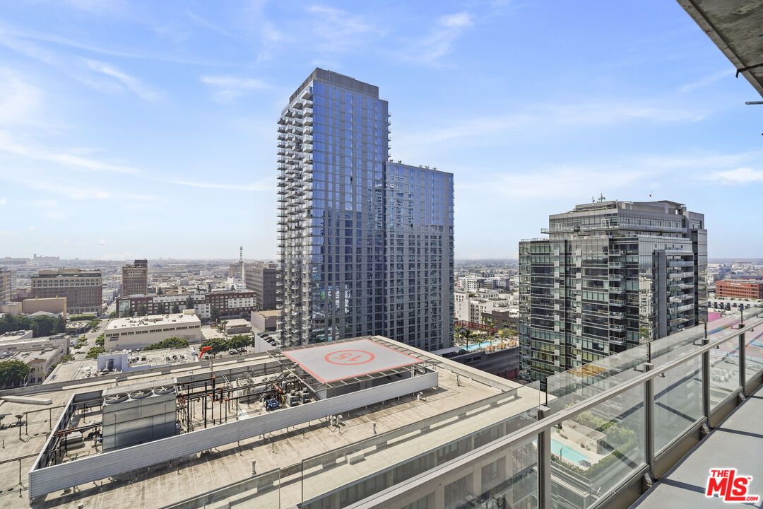 Exterior, Other, Skyline