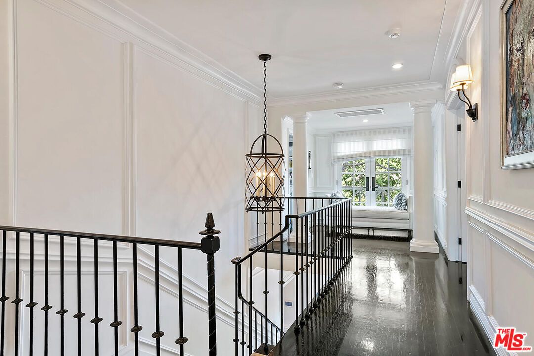 Interior, Pendant Lights, Recessed Lighting, Wood Texture Flooring