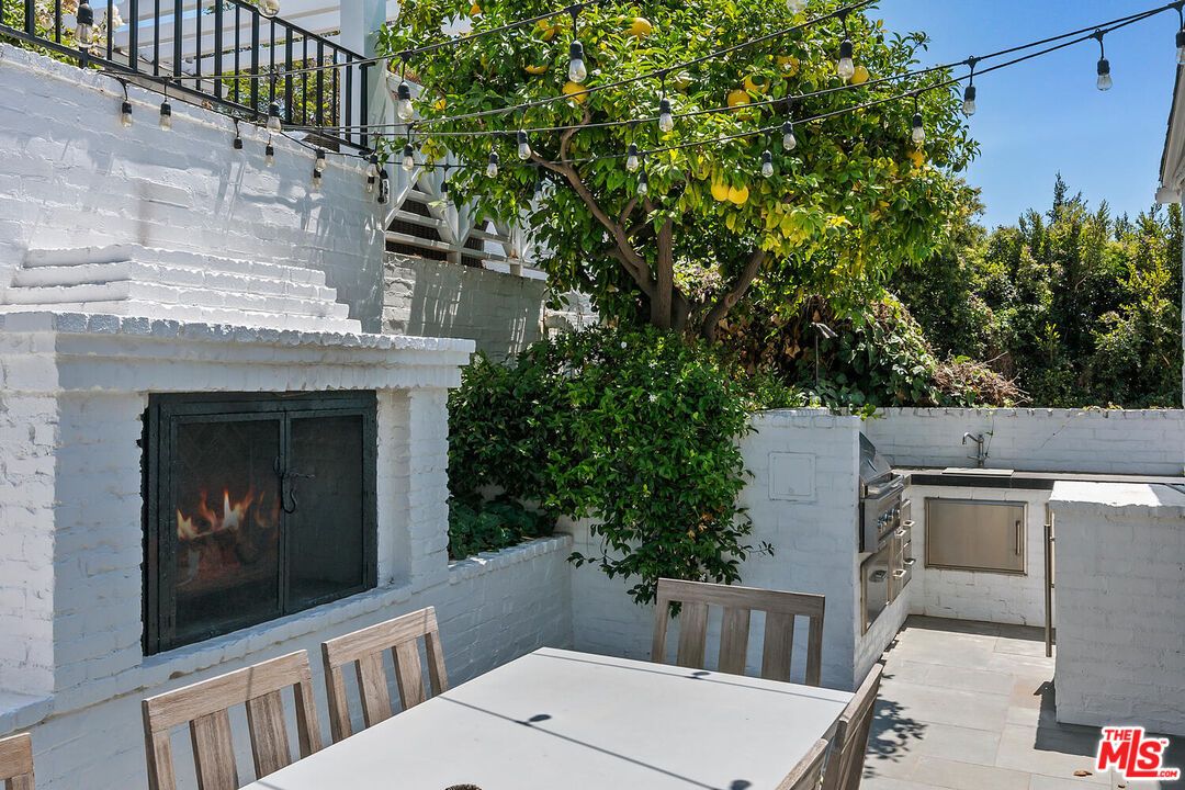 Exterior, Fireplace, Outdoor Kitchen