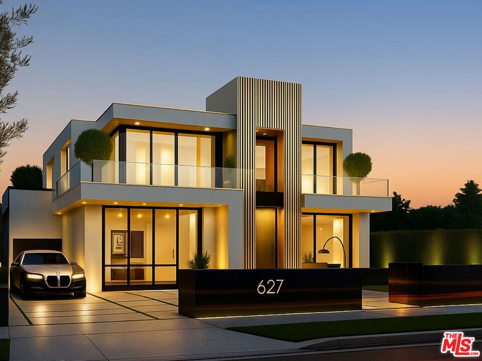 Exterior, Facade, Modern