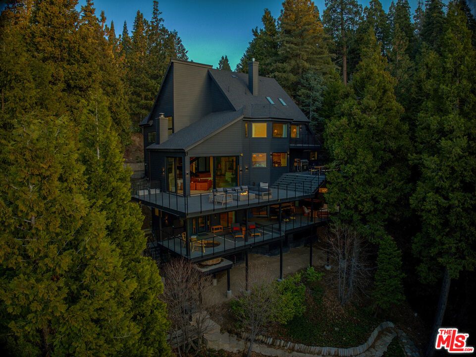 Exterior, Drone