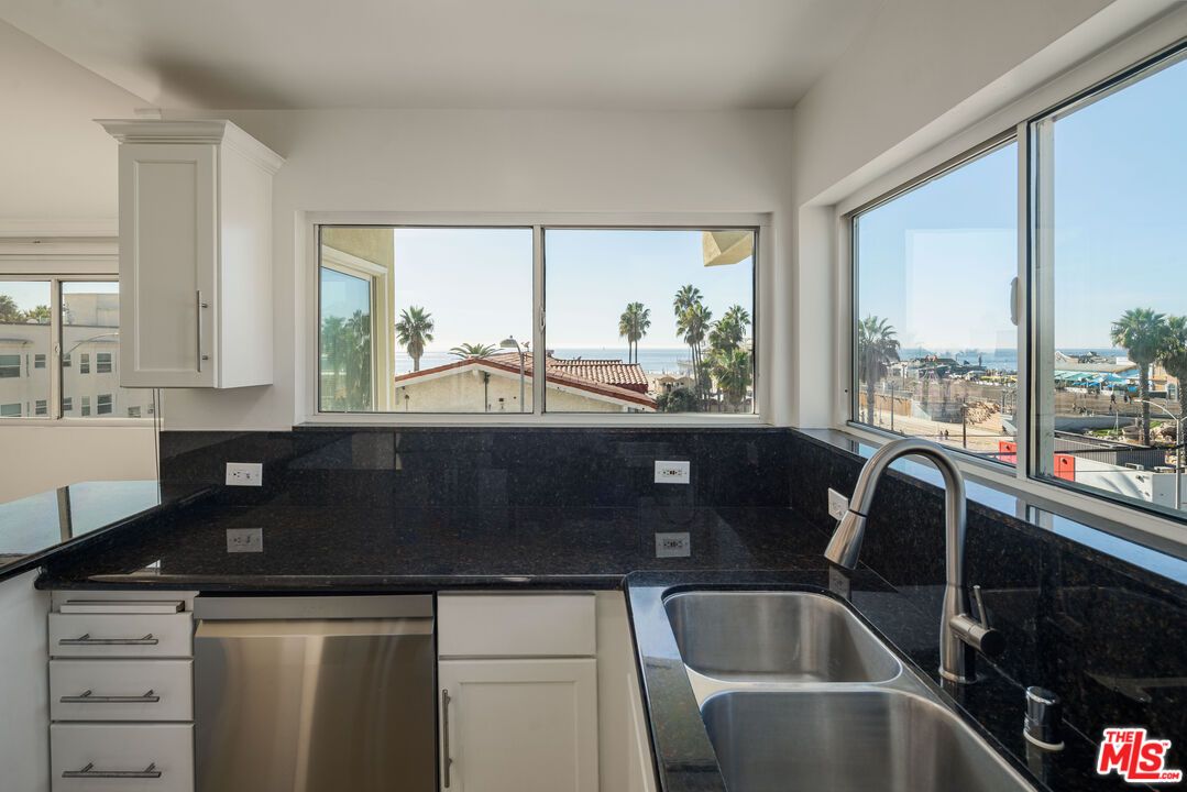 Interior, Kitchen, Stainless Steel Appliances, Water