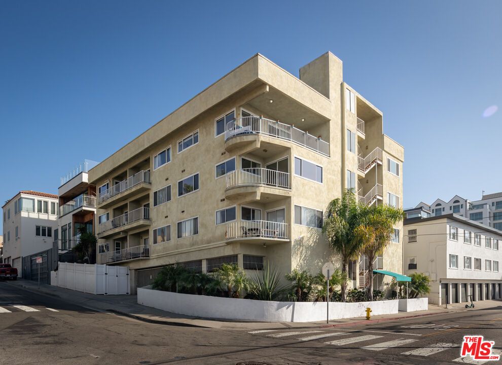 Exterior, Facade, Condo Building