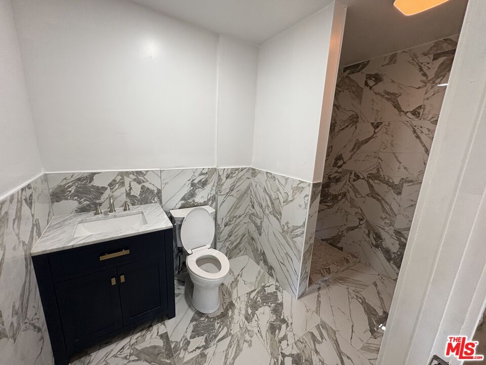 Bathroom, Interior, Marble, Marble Walls