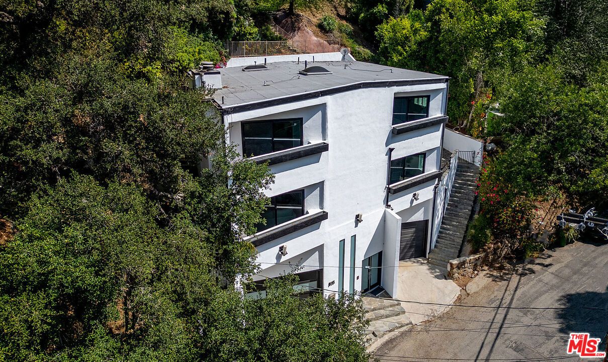 Exterior, Drone