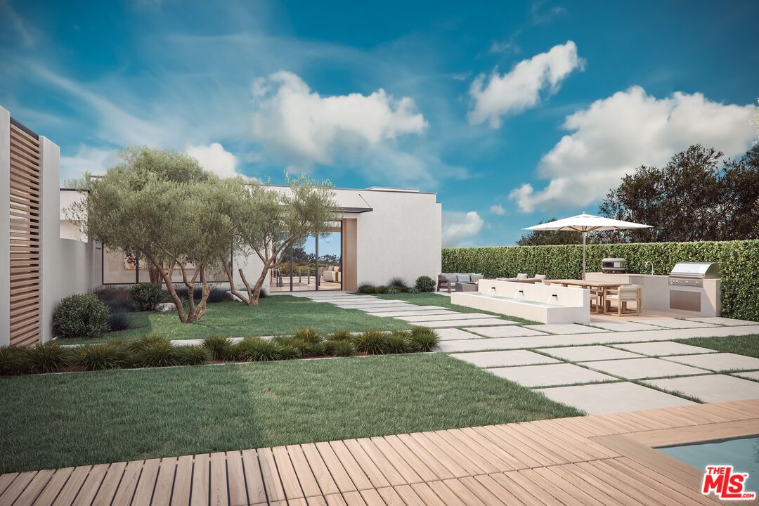 Backyard, Exterior, Outdoor Kitchen