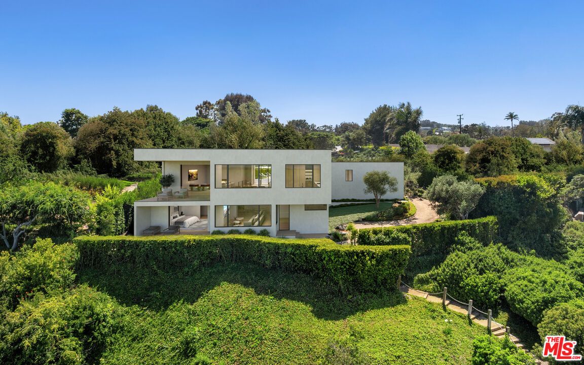 Backyard, Exterior, Facade, Modern