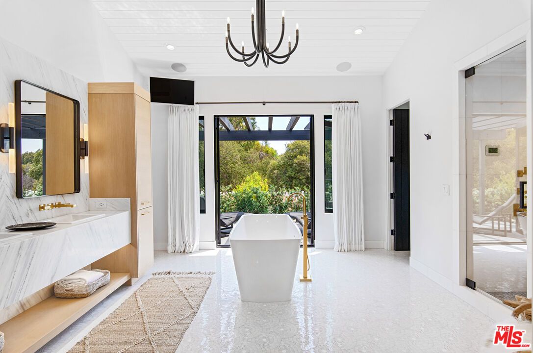 Bathroom, Chandelier, Dual Sink Vanities, Free Standing Baths, Interior, Recessed Lighting