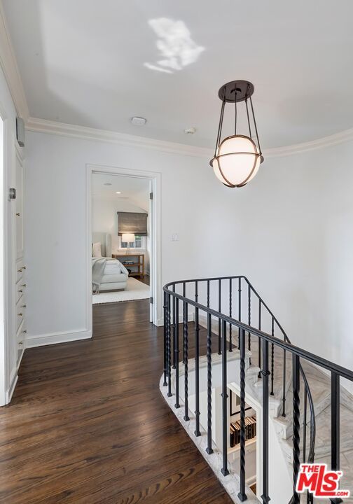 Interior, Pendant Lights, Recessed Lighting, Wood Texture Flooring