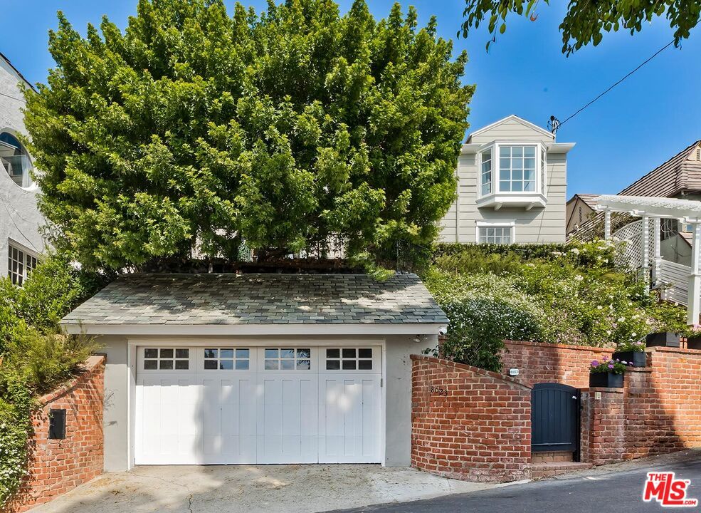 Detached Garage, Exterior, Facade, Brick Facade, Cape Cod