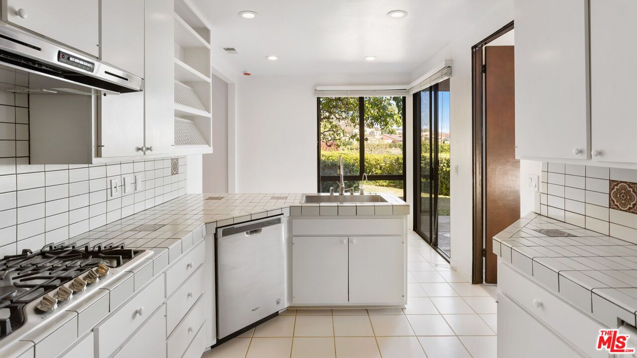 Interior, Kitchen, Recessed Lighting, Tile Countertops