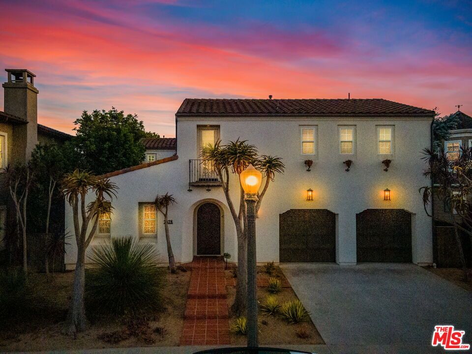 Attached, Exterior, Facade, Spanish Mediterranean