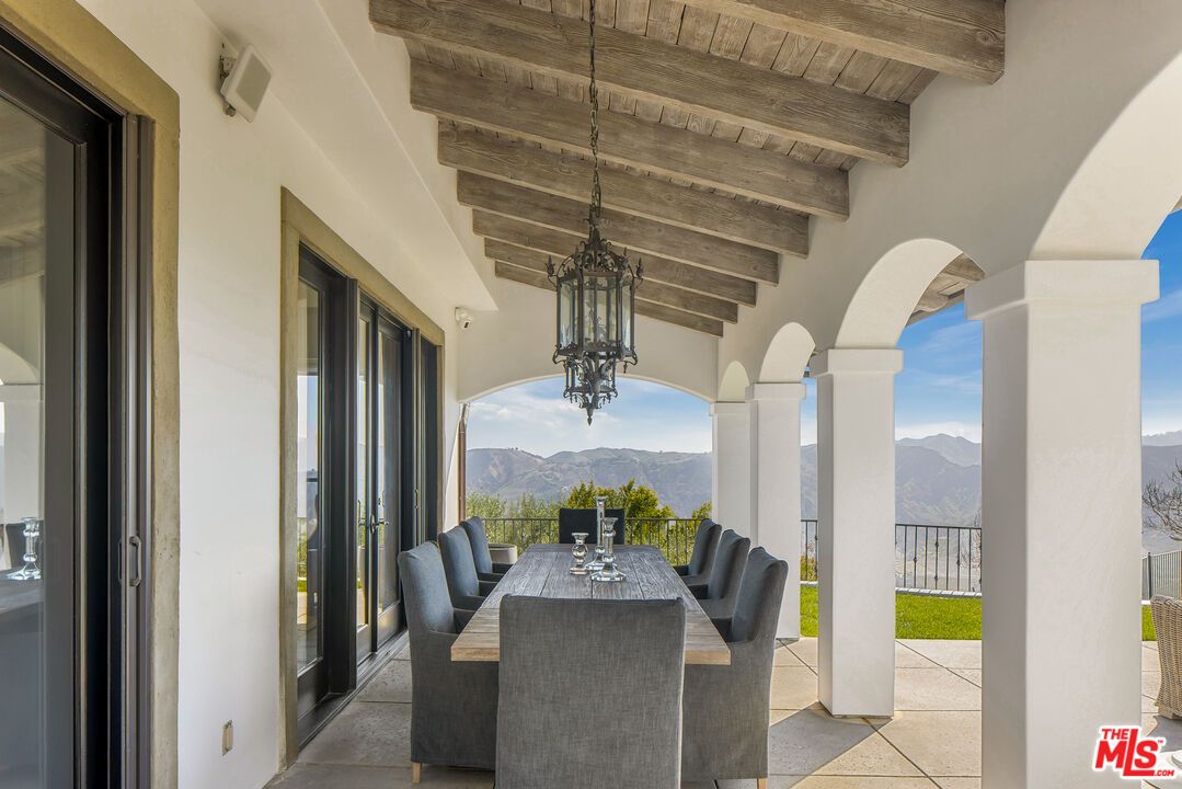 Dining room, Interior, Pendant Lights, Wooden Beams, Wooden Ceilings