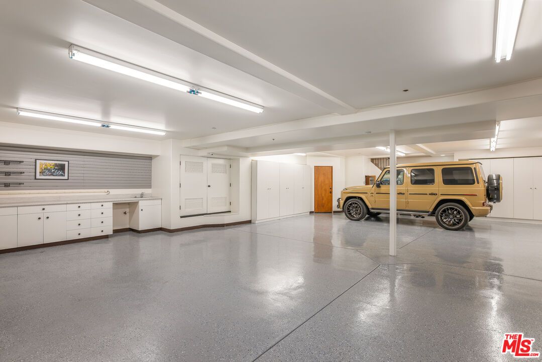 Garage, Interior