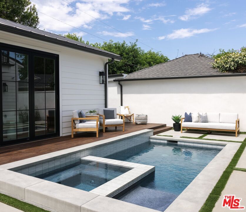 Exterior, Pool