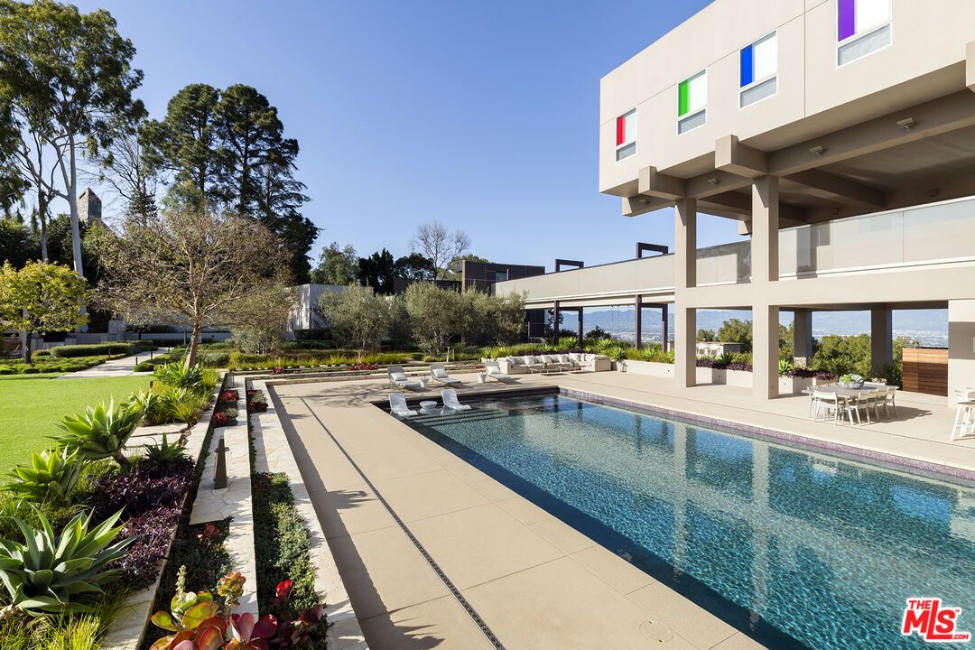 Exterior, Pool, Water