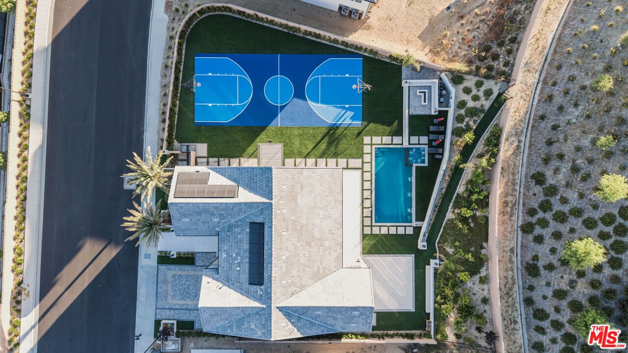 Exterior, Drone