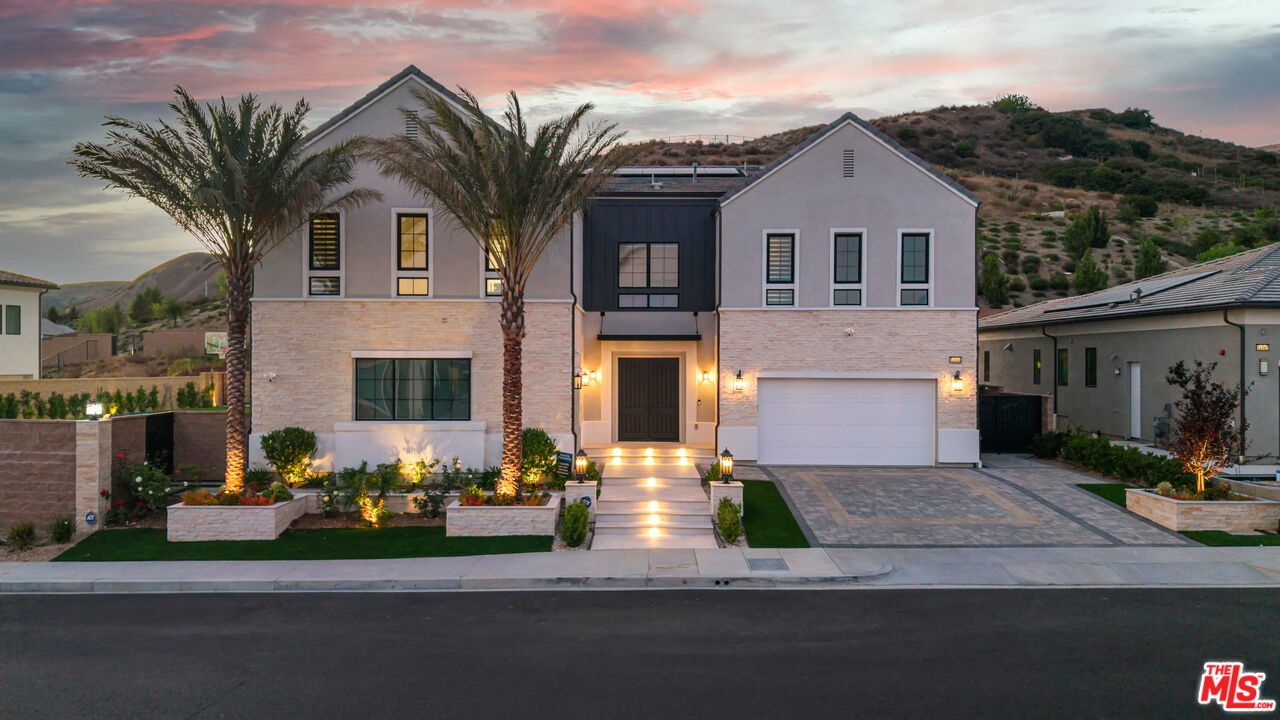 Attached, Exterior, Facade, Solar Panels, Modern