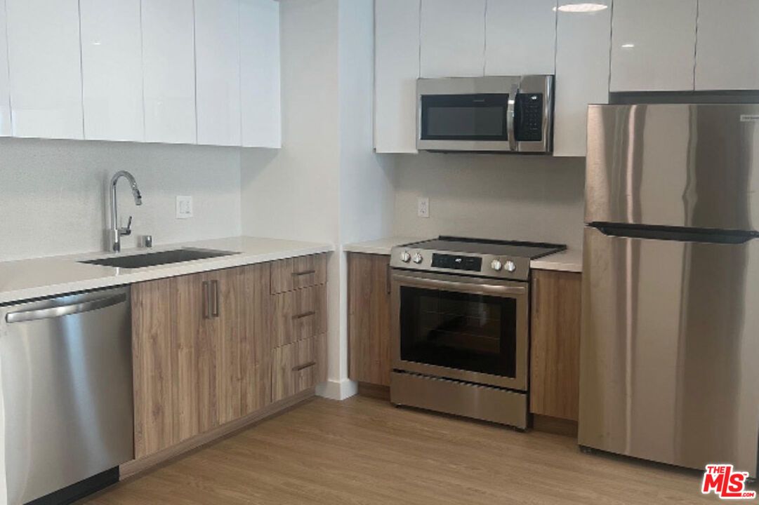 Interior, Kitchen, Stainless Steel Appliances, Wood Texture Flooring