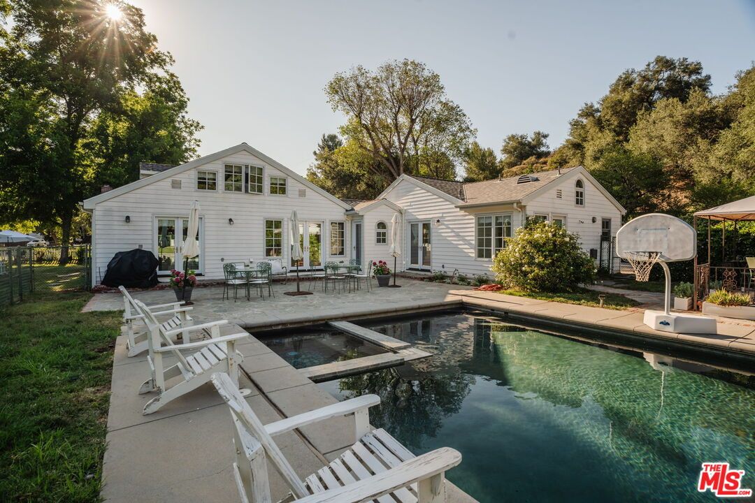 Exterior, Pool