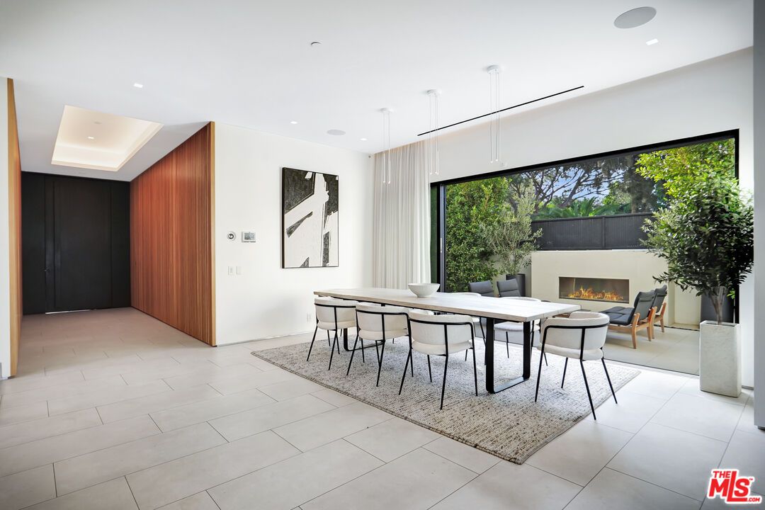 Dining room, Fireplace, Interior, Pendant Lights, Recessed Lighting