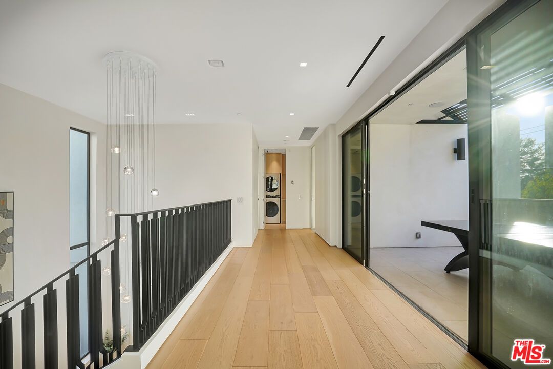 Interior, Pendant Lights, Recessed Lighting, Wood Texture Flooring