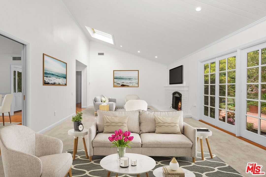 Fireplace, Interior, Living room, Recessed Lighting