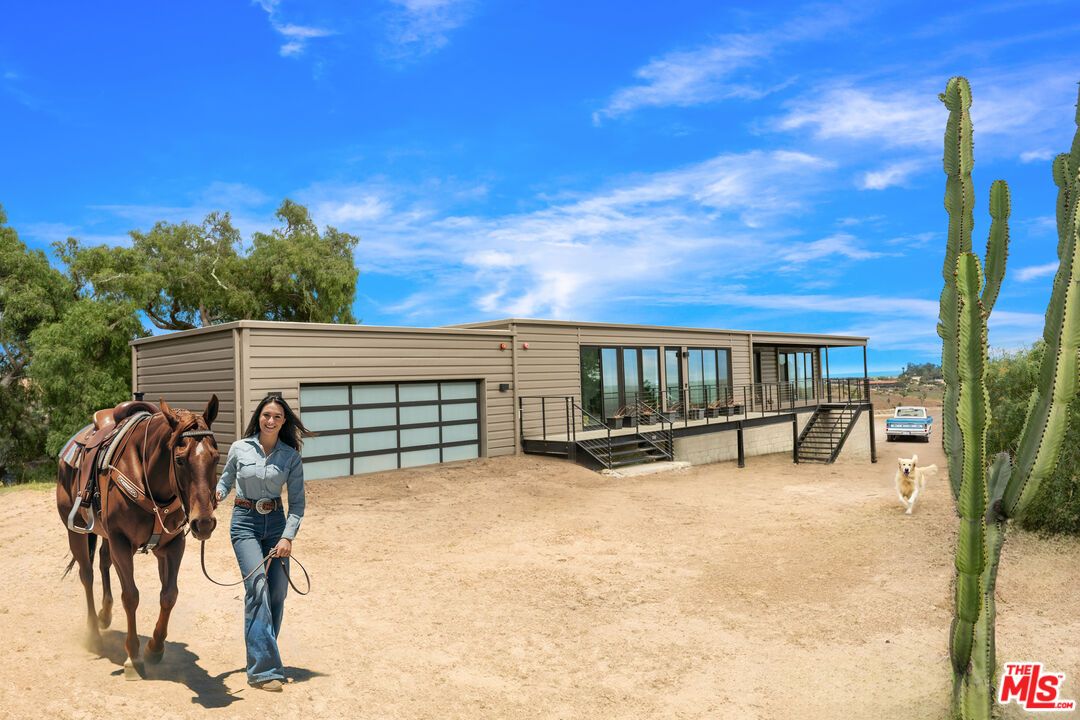 Backyard, Detached Garage, Exterior