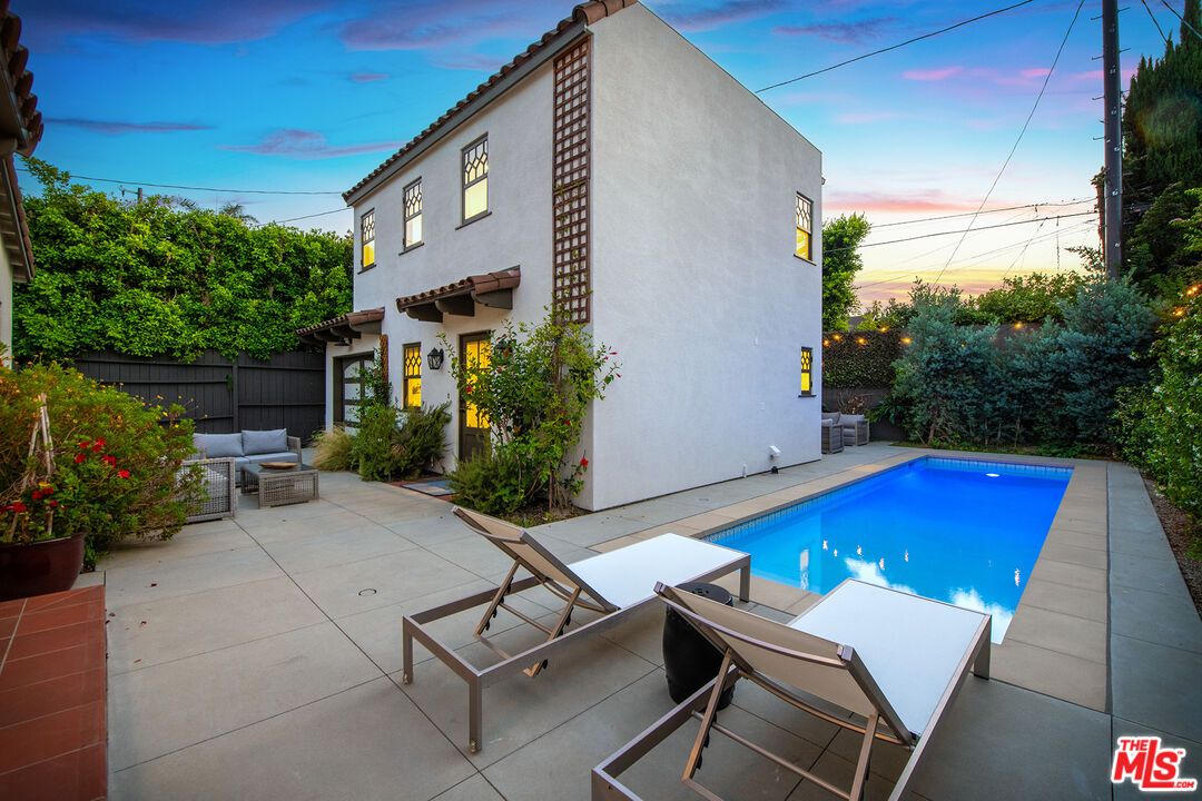 Exterior, Pool
