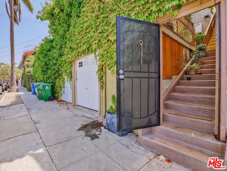 Detached Garage, Exterior