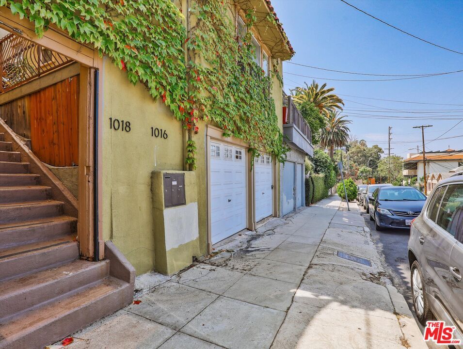 Detached Garage, Exterior