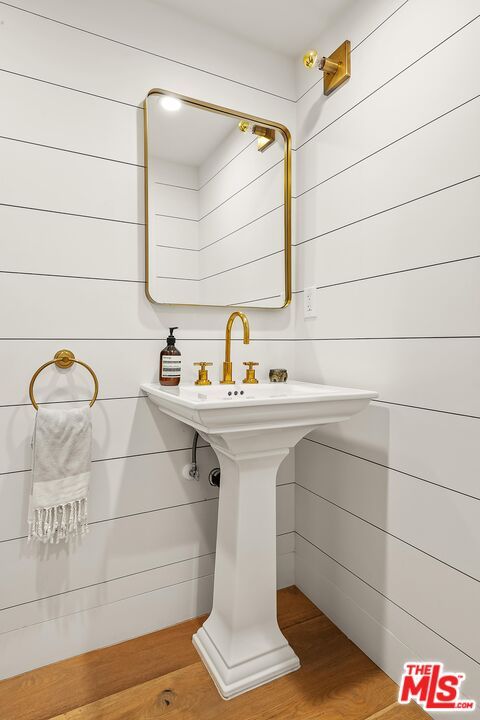 Bathroom, Interior, Wood Texture Flooring