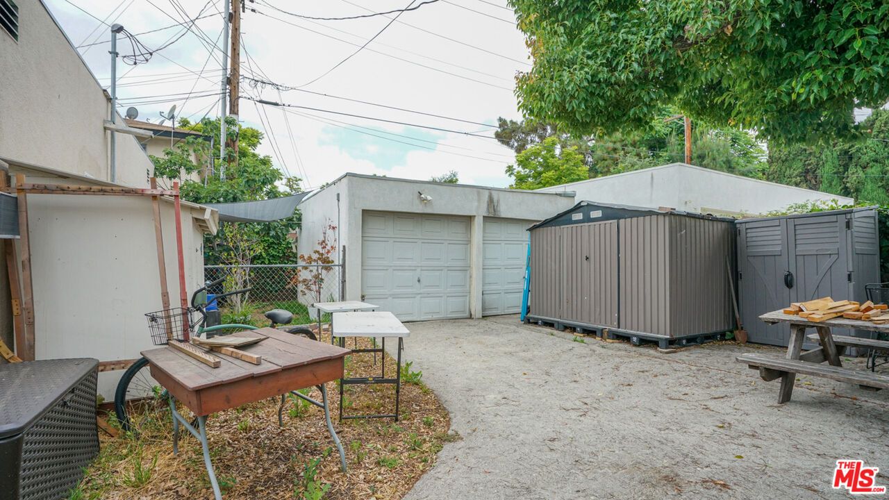 Detached Garage, Exterior