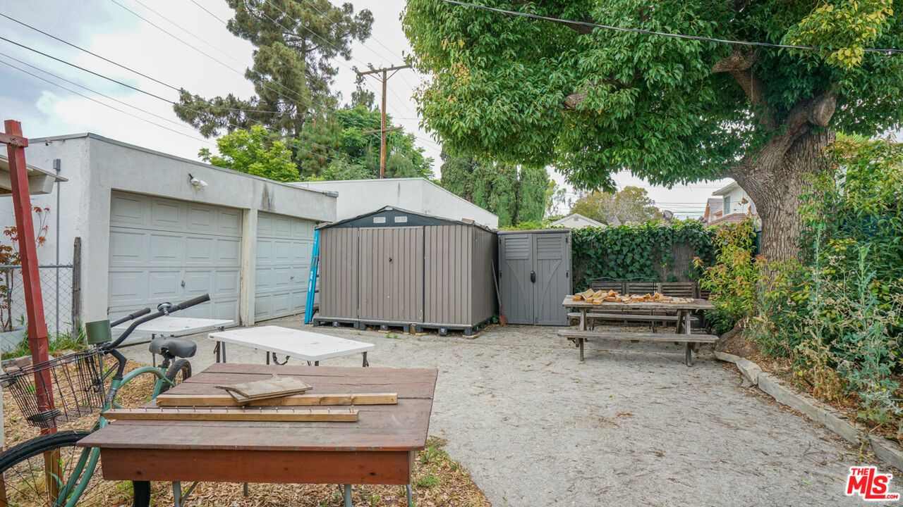 Detached Garage, Exterior