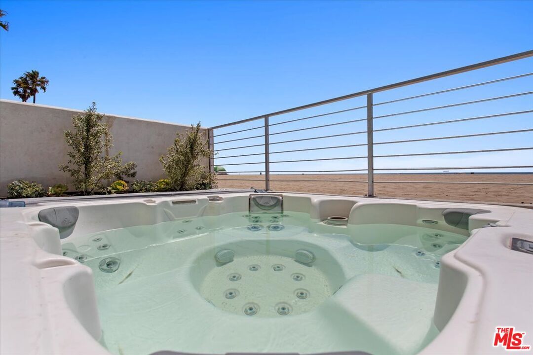 Exterior, Hot Tub, Water